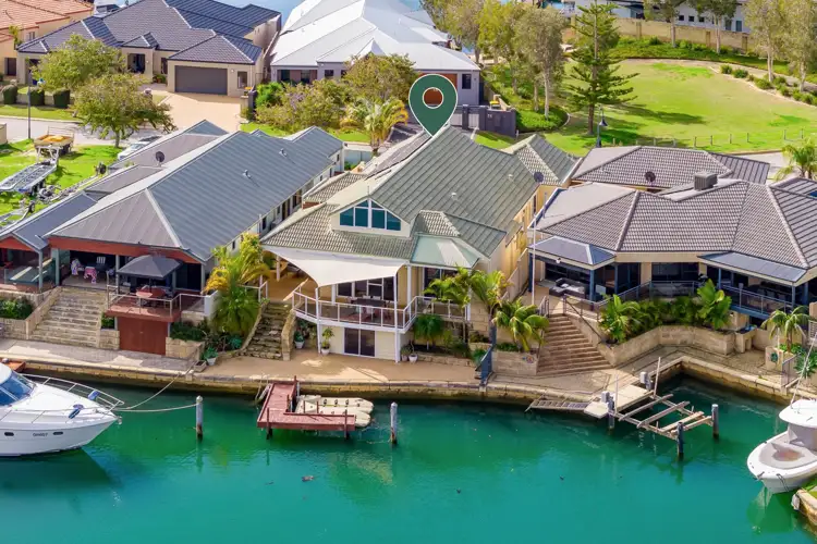 9 Aztec Island Retreat, Halls Head WA 6210