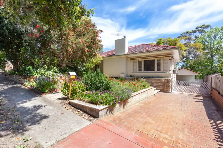 16 Robin Street, Menora WA 6050