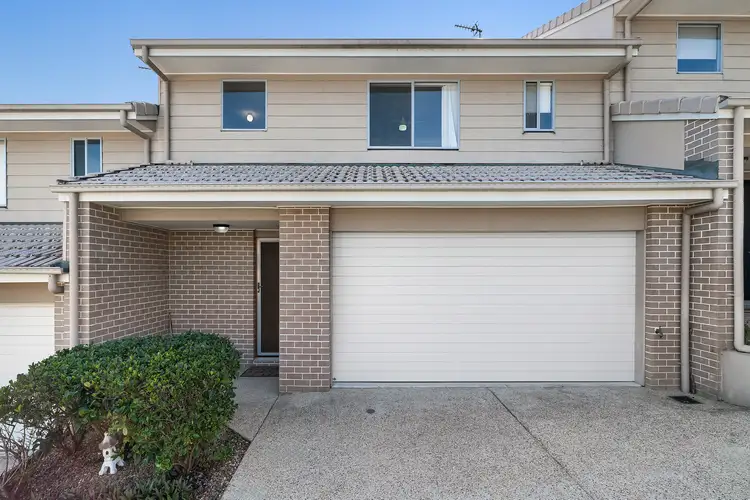 2/52 Hawkesbury Avenue, Pacific Pines QLD 4211