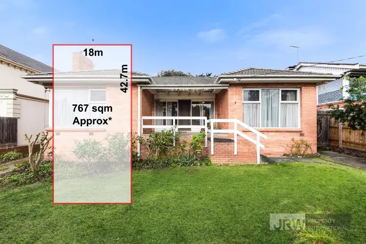 8 Fairhills Parade