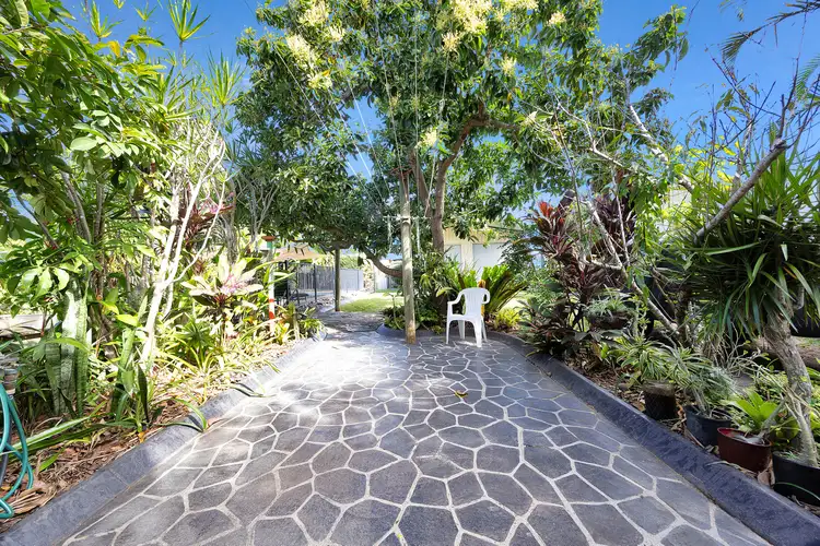 25 Peatey Street, Andergrove QLD 4740