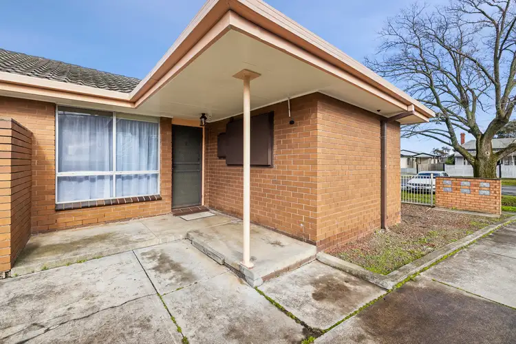 613 Ascot Street South