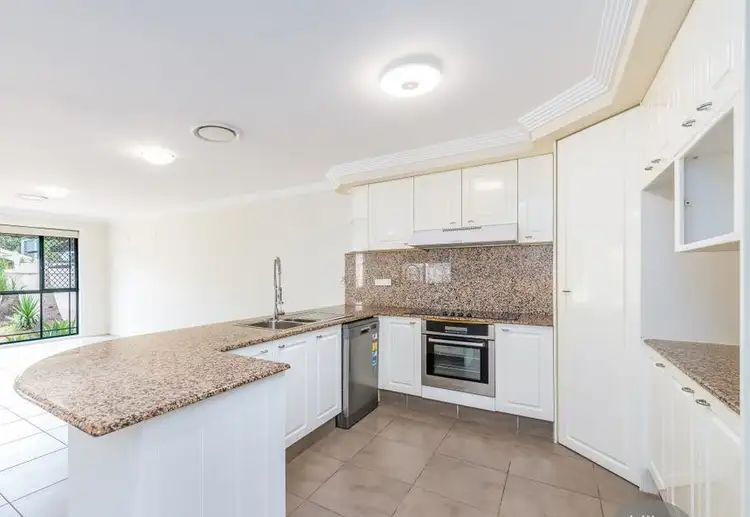 2/139 Bayview Street, Runaway Bay QLD 4216