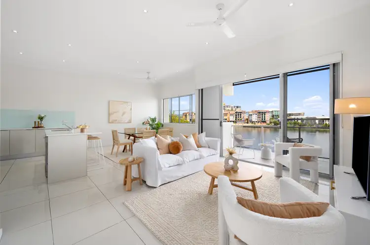 76/5033 Emerald Island Drive, Carrara QLD 4211