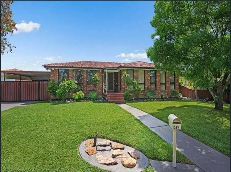 42 Tallagandra Drive, Quakers Hill NSW 2763