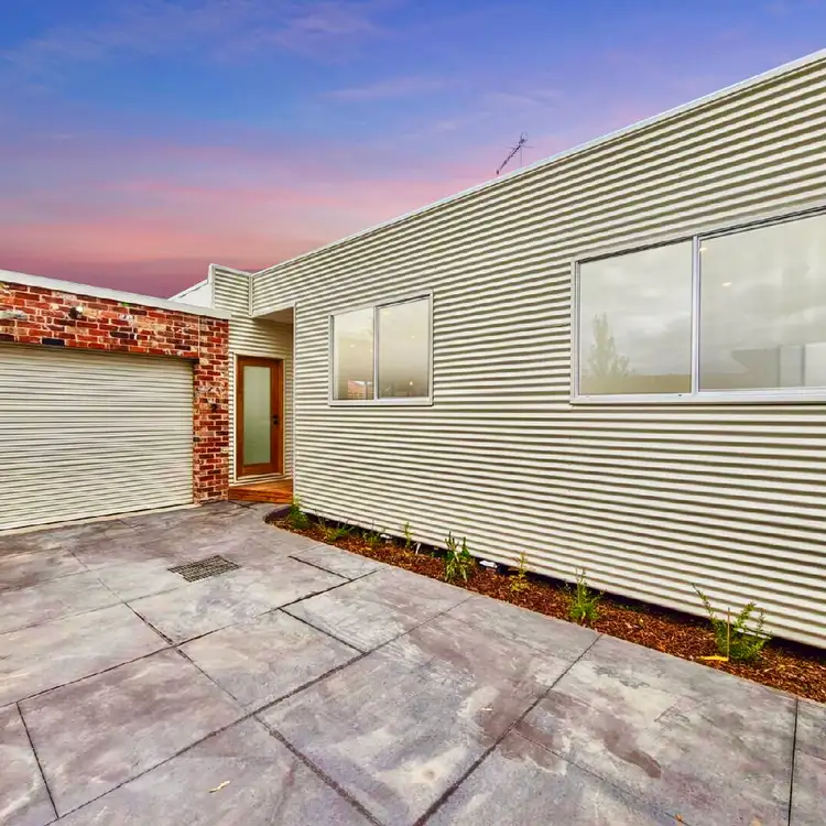 2/21 Heffernan Street, Laverton VIC 3028