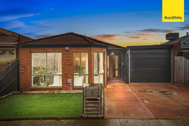 16 Mackellar Drive, Roxburgh Park VIC 3064