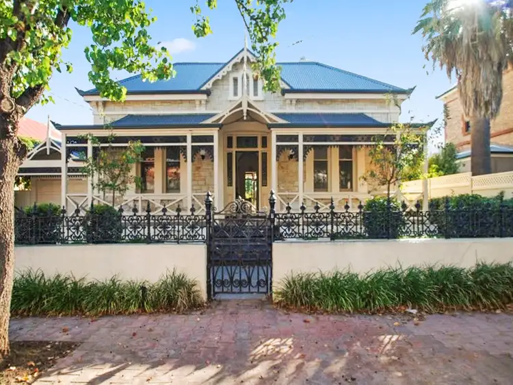 10 Clifton Street