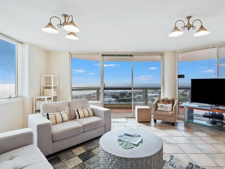 24/6A Valley Road, Halls Head WA 6210