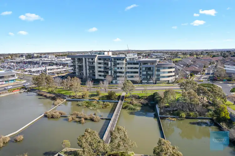 251/73 Lake Street, Caroline Springs VIC 3023