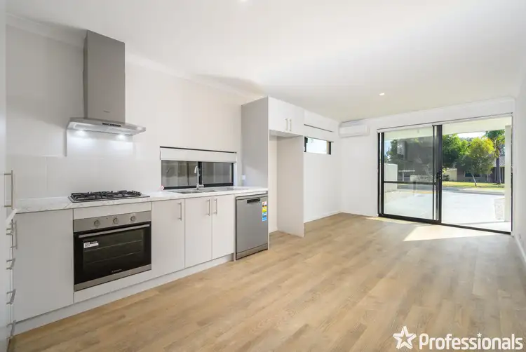 1A Hollybush Way