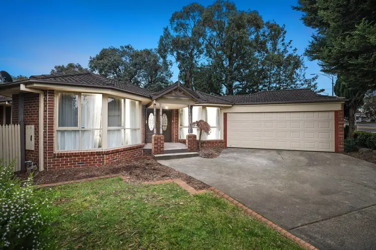2 Lakewood Drive, Knoxfield VIC 3180