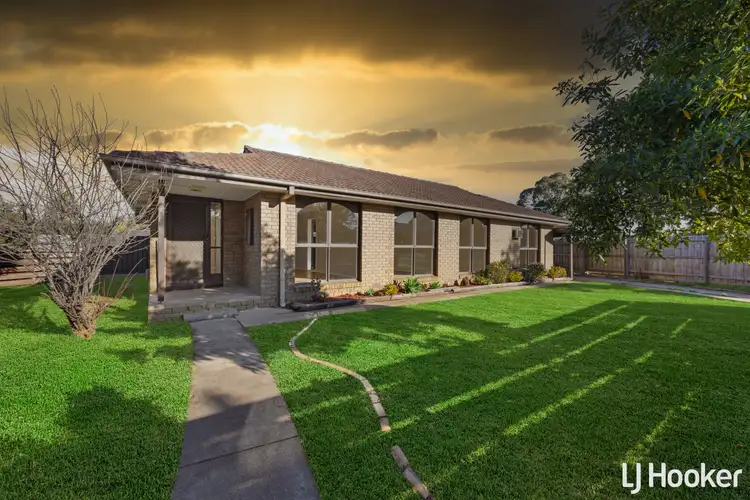 6 Berkley Place, Melton West VIC 3337