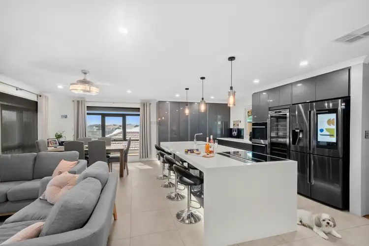 8 Caravel Way, Halls Head WA 6210