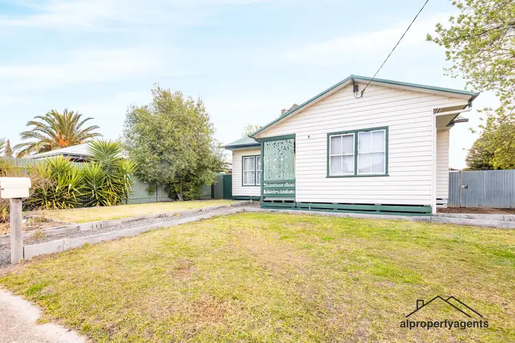 Second view of Homely house listing, 8 Iris Street, Horsham VIC 3400
