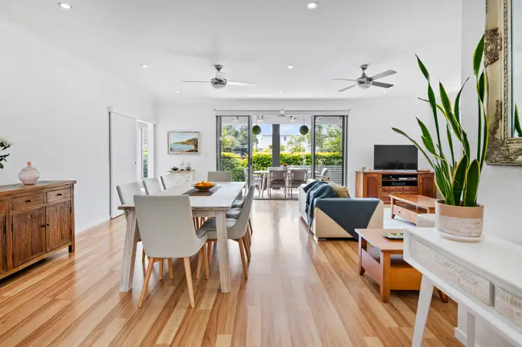 2/8 Echlin Street, Labrador QLD 4215