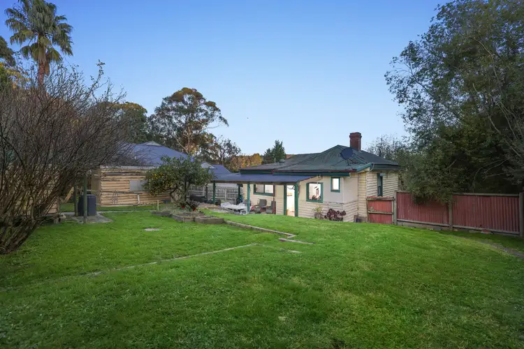 12 Hilltop Road, Upper Ferntree Gully VIC 3156