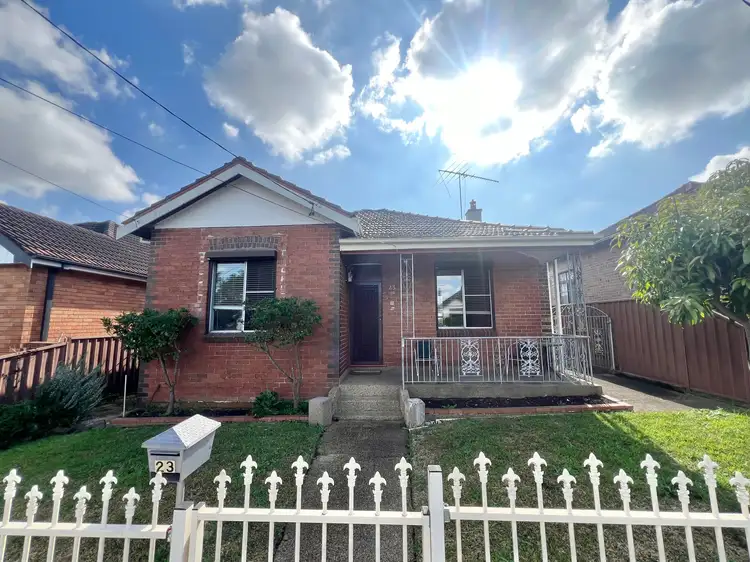 23 Happ St