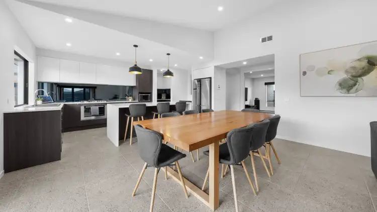 33 Downtown Avenue, Donnybrook VIC 3064
