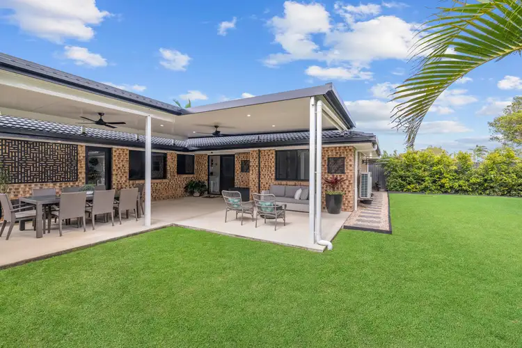 27 Ilaroo Crescent, Warana QLD 4575