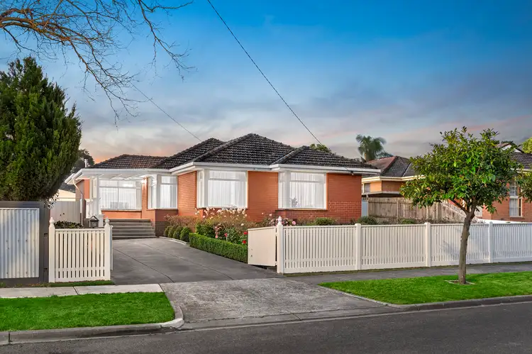 16 Nicholls Street, Macleod VIC 3085