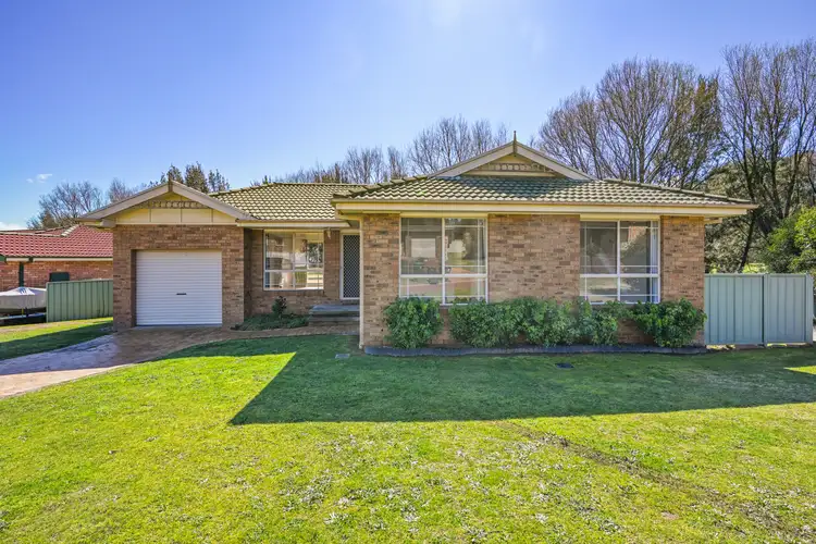 8 Todd Place, Orange NSW 2800