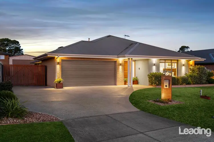 21 Melaleuca Boulevard, Romsey VIC 3434