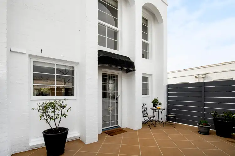 18 O'Shaughnessy Street, Kew VIC 3101