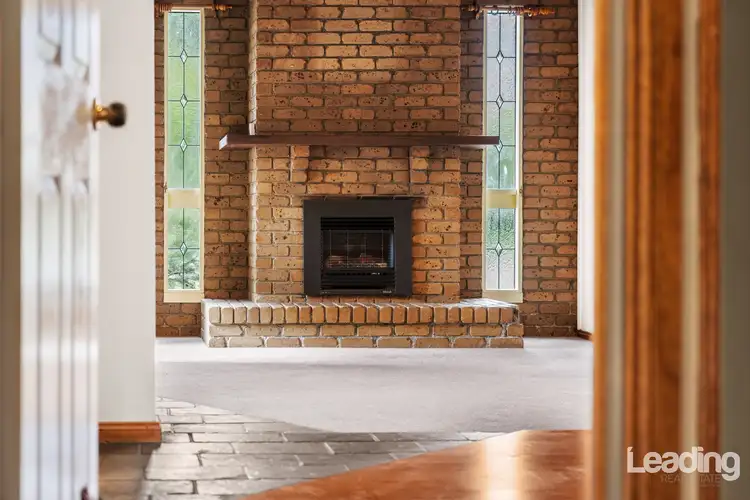 Fifth view of Homely house listing, 6 Gleneagles Drive, Sunbury VIC 3429