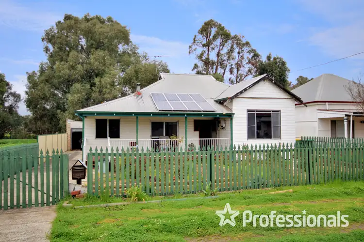 12 Gladstone Crescent, Collie WA 6225