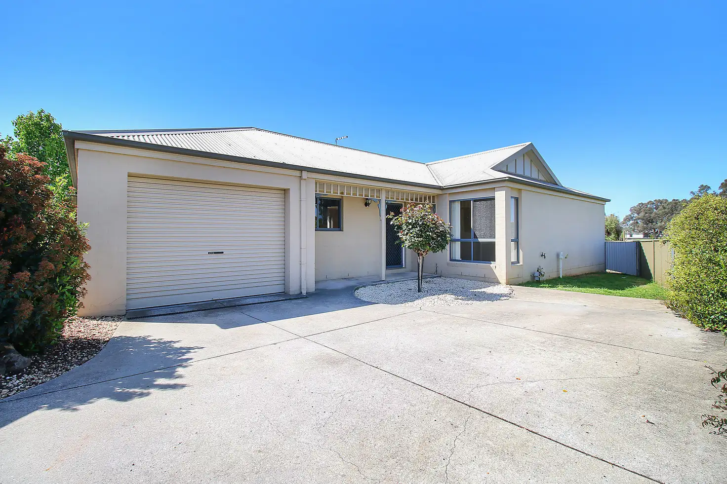Main view of Homely townhouse listing, 2/72 Nightingale Avenue, West Wodonga VIC 3690