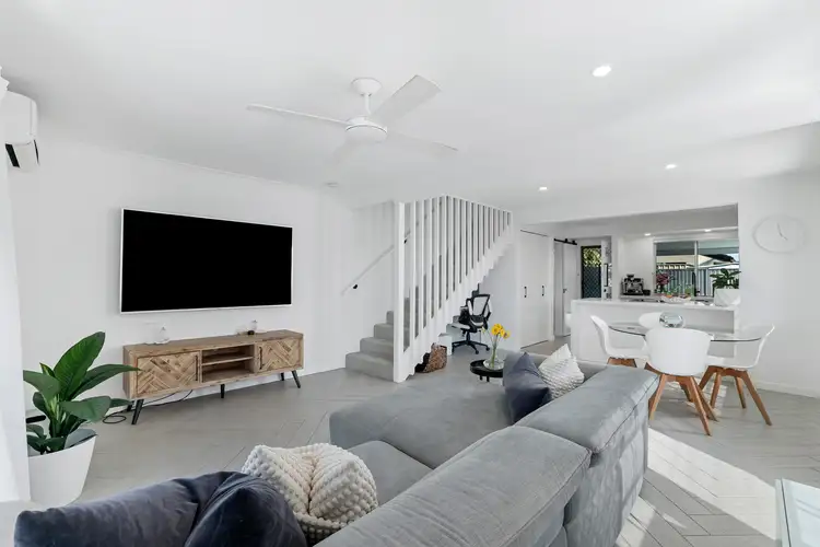 2/14 Warrie Close, Paradise Point QLD 4216