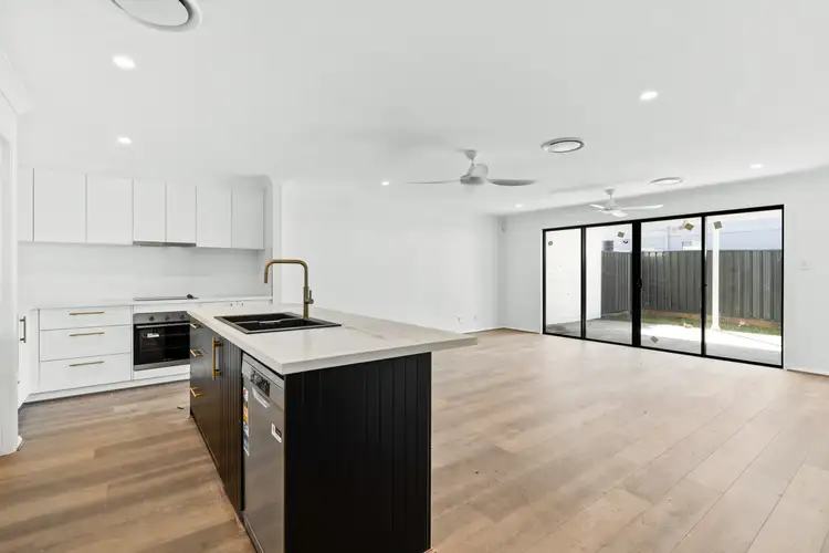 2/42 Duncan  Street, Huskisson NSW 2540