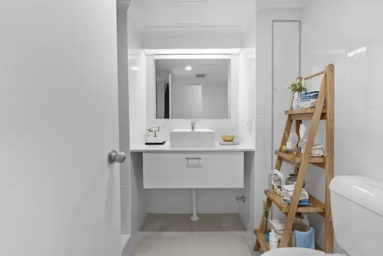Fifth view of Homely unit listing, 2/164 High Street, Southport QLD 4215