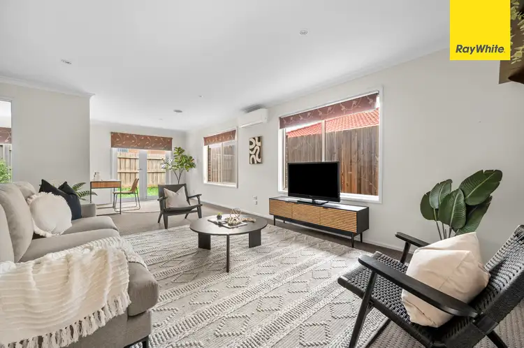 2/19 Glenfield Avenue, Melton West VIC 3337