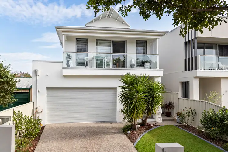 4A Drake Avenue, Paradise Point QLD 4216