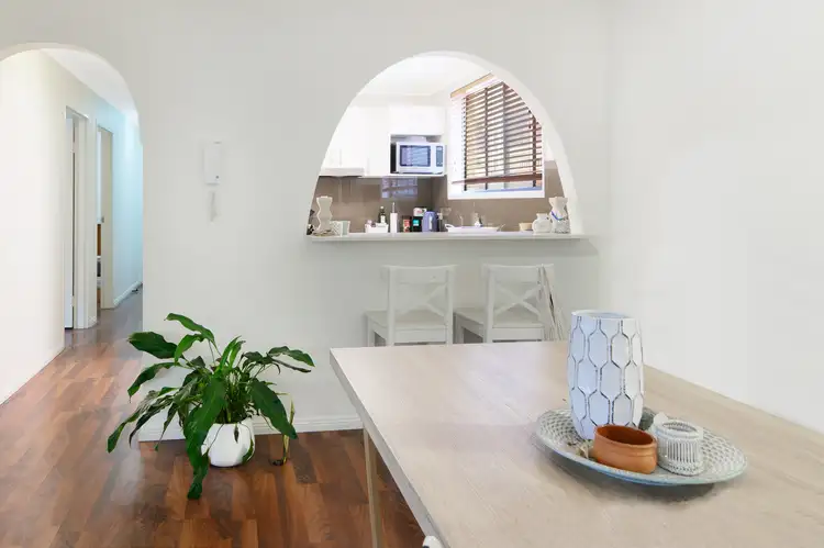 2/21 Second Avenue, Broadbeach QLD 4218