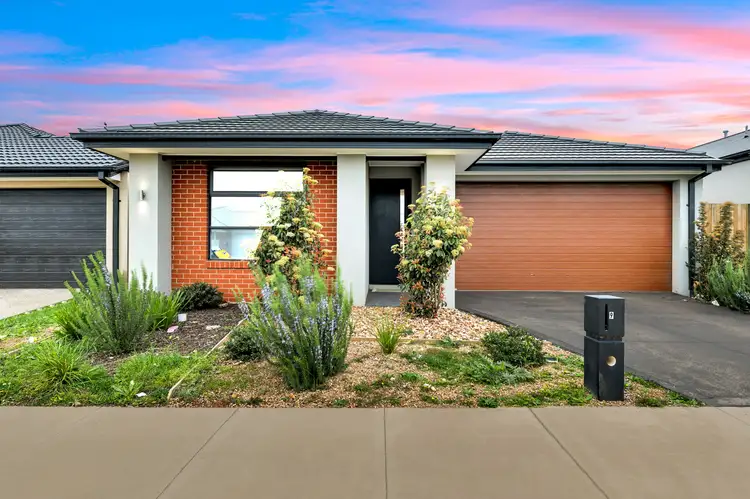 9 Isaacs Street, Deanside VIC 3336