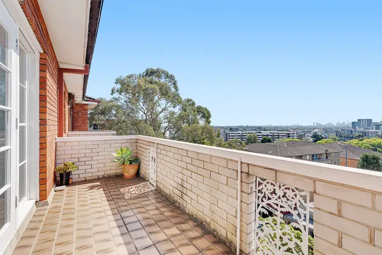 18 Belmore Street