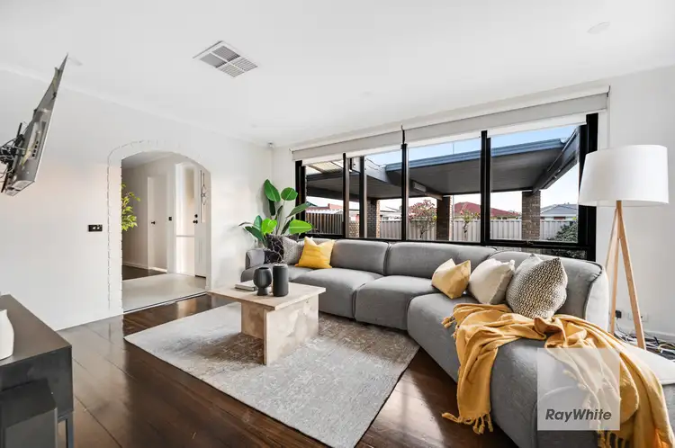 Fifth view of Homely house listing, 5 Leura Court, Gladstone Park VIC 3043