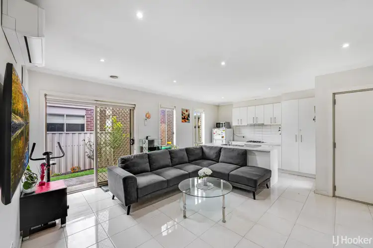 Second view of Homely house listing, 6/12 Fishburn Grove, Harkness VIC 3337
