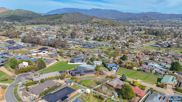 17 Thomas Street, Myrtleford VIC 3737