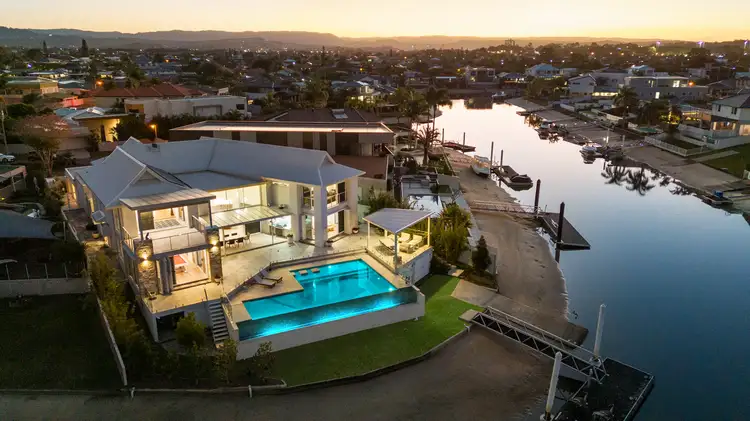 4 Saywell Street, Sorrento QLD 4217