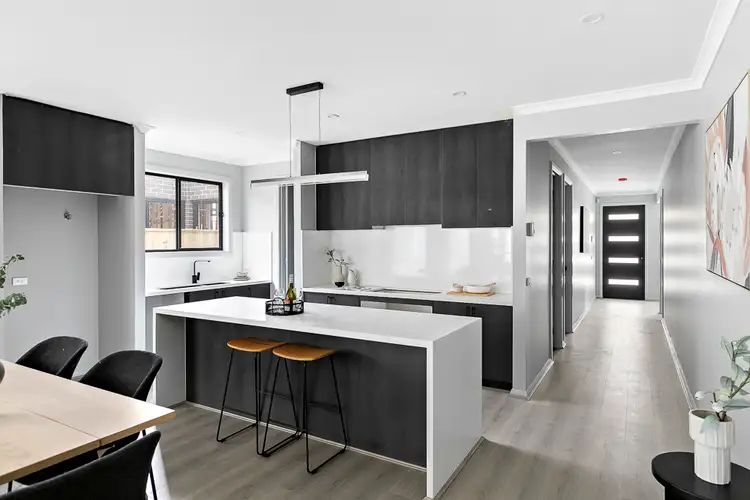 8 Bayonne Way