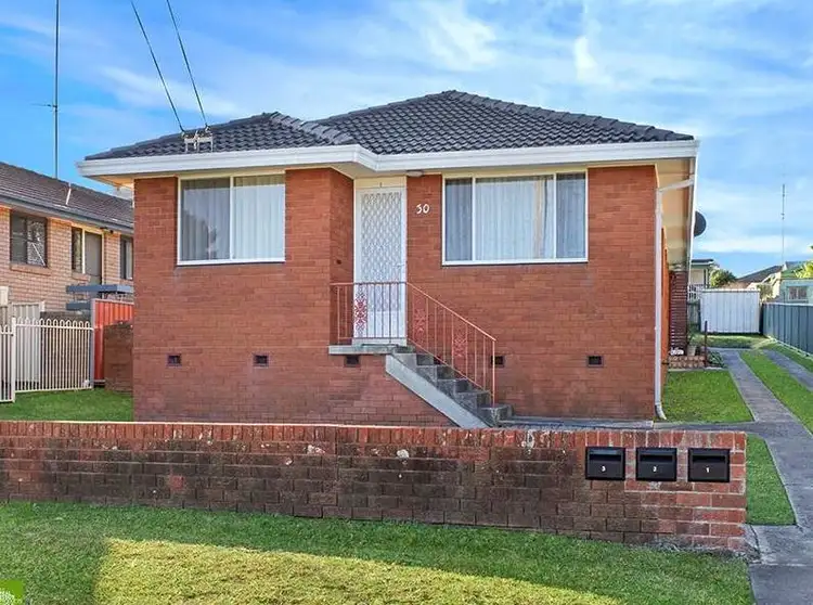 Main view of Homely house listing, 2/30 Hopetoun St, Oak Flats NSW 2529