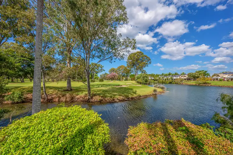 5 Bradford South/125 Santa Cruz Boulevard, Clear Island Waters QLD 4226
