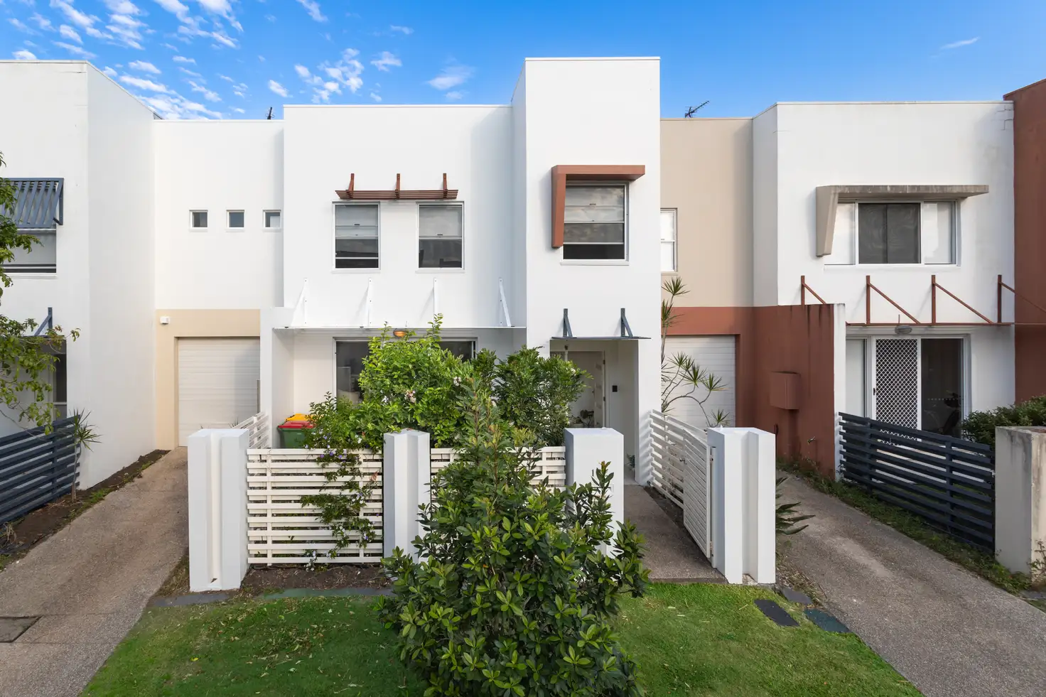 Main view of Homely house listing, 10 Lonsdale Place, Varsity Lakes QLD 4227