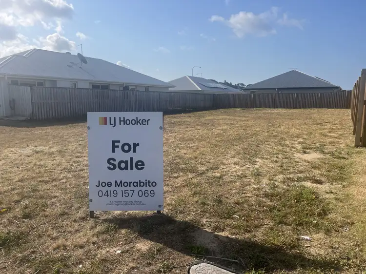 4 Henley Close, Blacks Beach QLD 4740