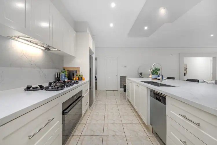 Sixth view of Homely house listing, 10 Kalimna Court, Rowville VIC 3178