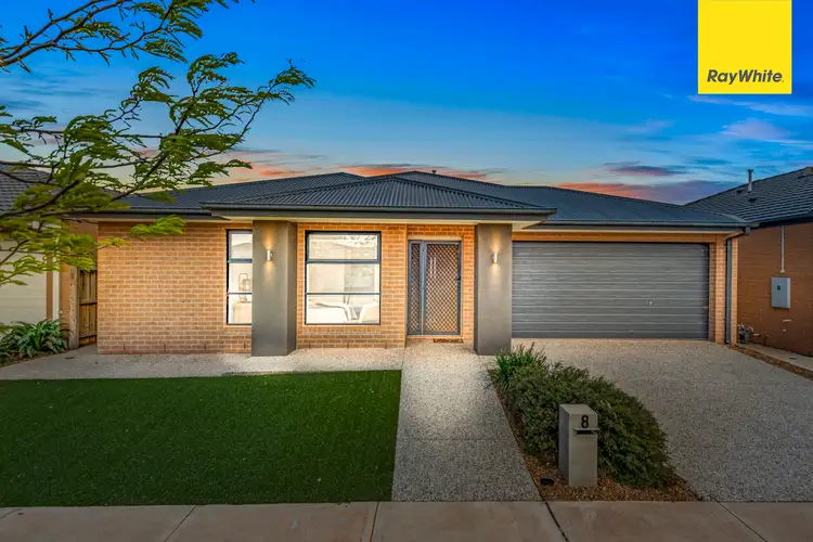 8 Dhalla Street, Thornhill Park VIC 3335